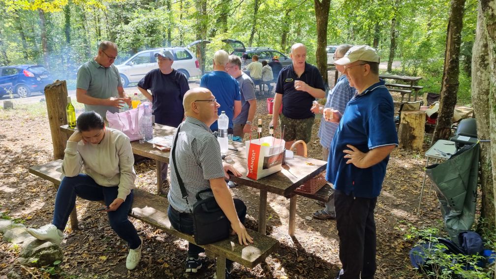 Familienfuchsjagd am 12.09.2021 (Bild 8 von 20) Familienfuchsjagd am 12.09.2021 (Bild 8 von 20)