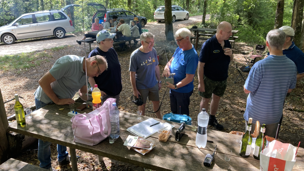 Familienfuchsjagd am 12.09.2021 (Bild 11 von 20) Familienfuchsjagd am 12.09.2021 (Bild 11 von 20)