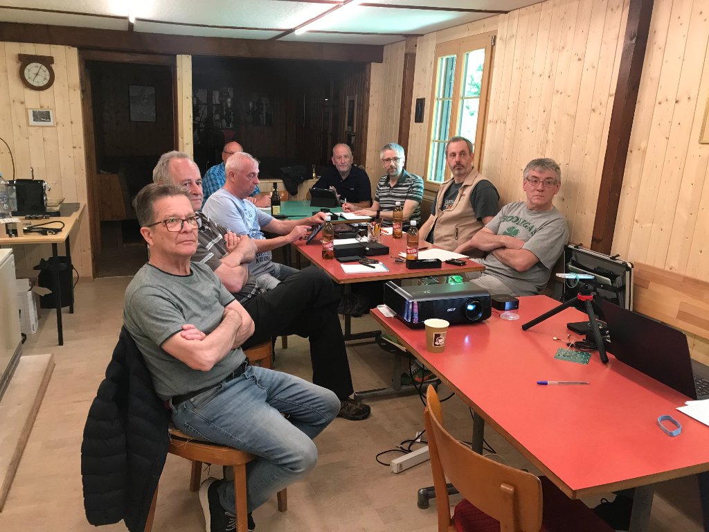 die Teilnehmer (nicht auf dem Foto: Michael HB9FGU) die Teilnehmer (nicht auf dem Foto: Michael HB9FGU)